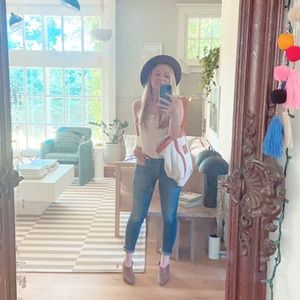 Meet your Posher, Jean